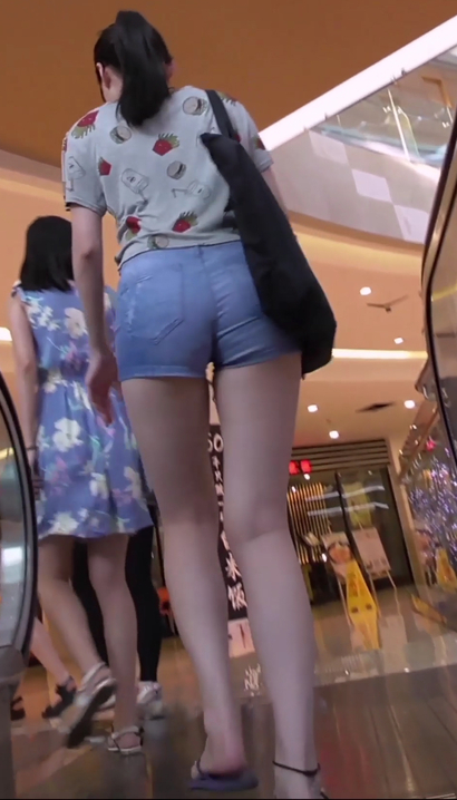 【视频】一个温婉娴淑的潮流热裤美腿女生[ZD-J306]
