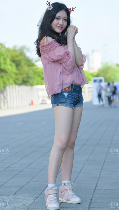 街拍惊鸿绝艳的热裤美腿美女_魔镜街拍[44QP]