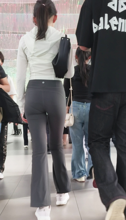 【视频】偶遇娉婷袅娜的时尚紧身裤美腿小姐姐[AX-3W9T]