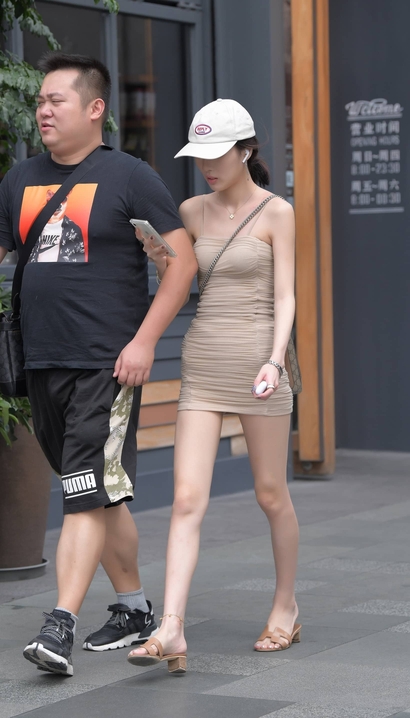 一个一代容华的裙子大长腿女神_街拍网站[EV02]