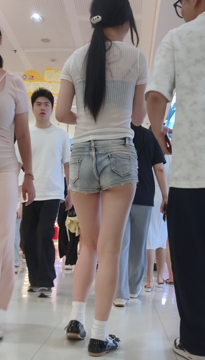 【视频】一个亭亭玉立的气质热裤翘臀辣妹[LH-272M]