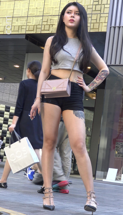 【视频】街拍聘婷秀雅的极品典雅着装翘臀女孩[EH-1154]