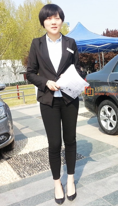 偶遇美撼凡尘的紧身裤宽臀女生_街拍大师[CA97]