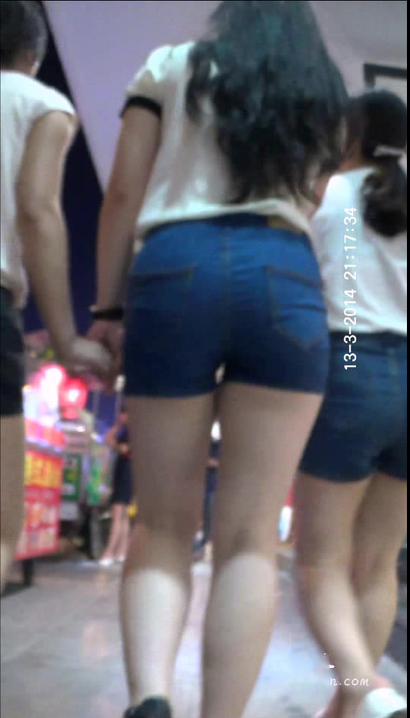 【视频】抓拍身材极好的性感典雅服饰翘臀御姐[UD-7382]