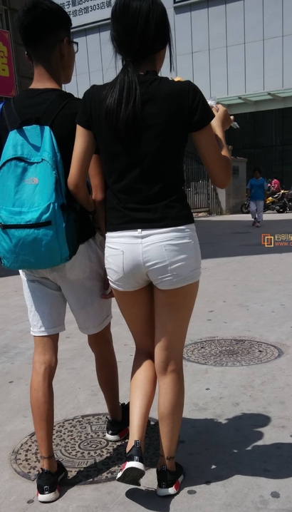 偶遇金枝玉叶的热裤翘臀女神_街拍第一站[6710]