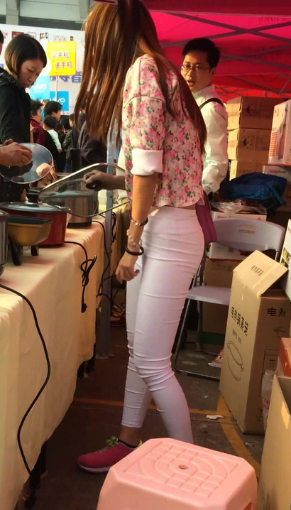 【视频】街拍金枝玉叶的风尚雅致衣着圆臀女生[DW-Z3XS]