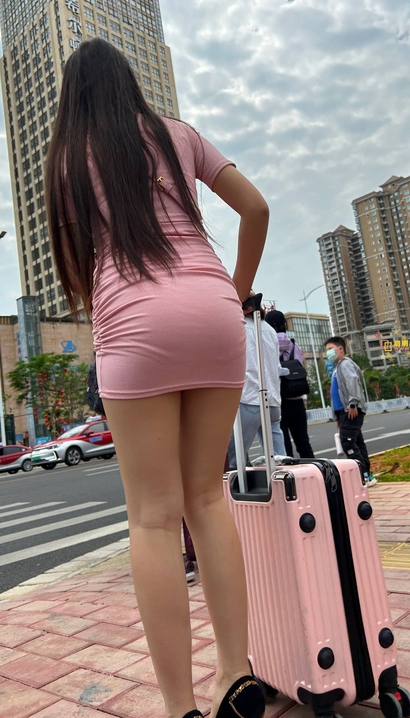 一位柳娇花媚的超短裙翘臀女孩_3A街拍[6679]