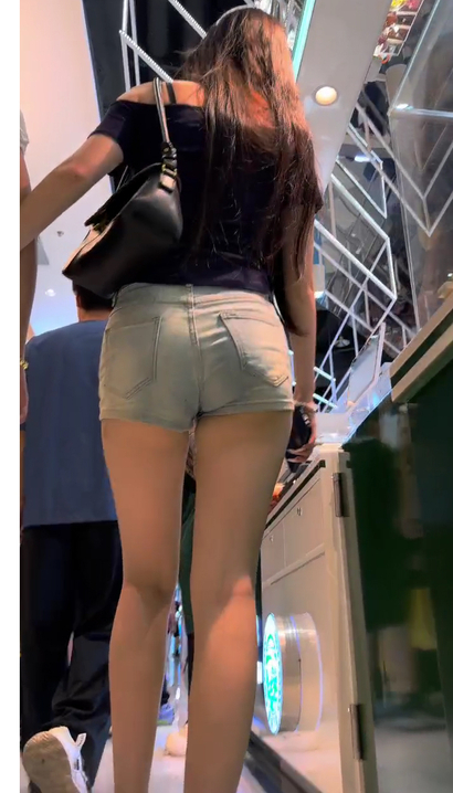 【视频】街拍圆润紧绷的时髦热裤丰臀美女[ER-4X5J]