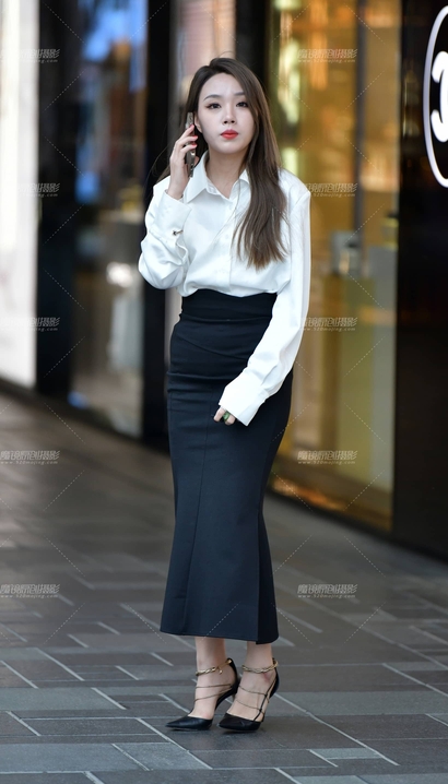 偶遇娥娜翩跹的裙子长腿辣妹_街拍大师[XD67]