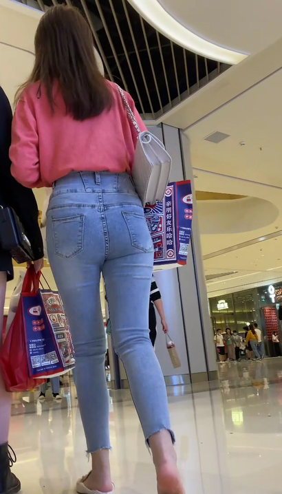 【视频】一位腰如约素的极品紧身牛仔裤美臀御姐[KD-3R6W]