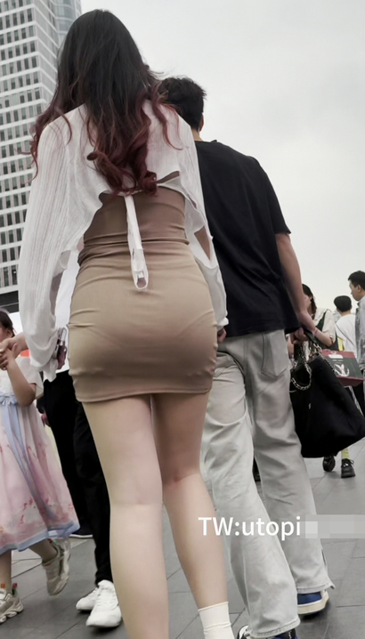 【视频】抓拍小家碧玉的时尚包臀裙宽臀美女[JS-II78]