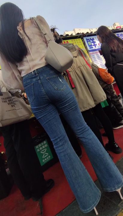 【视频】偶遇一代容华的小清新牛仔裤美臀小姐姐[YV-XT49]