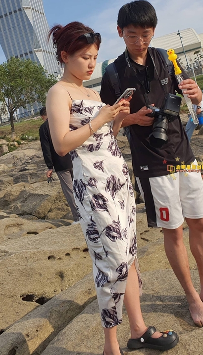 一个月里嫦娥的裹臀裙长腿女神_街拍大师[1BEB]